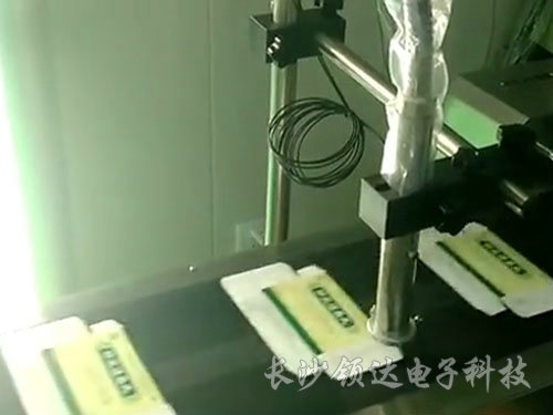 領(lǐng)達(dá)噴碼機(jī)配分頁機(jī)在制藥行業(yè)使用